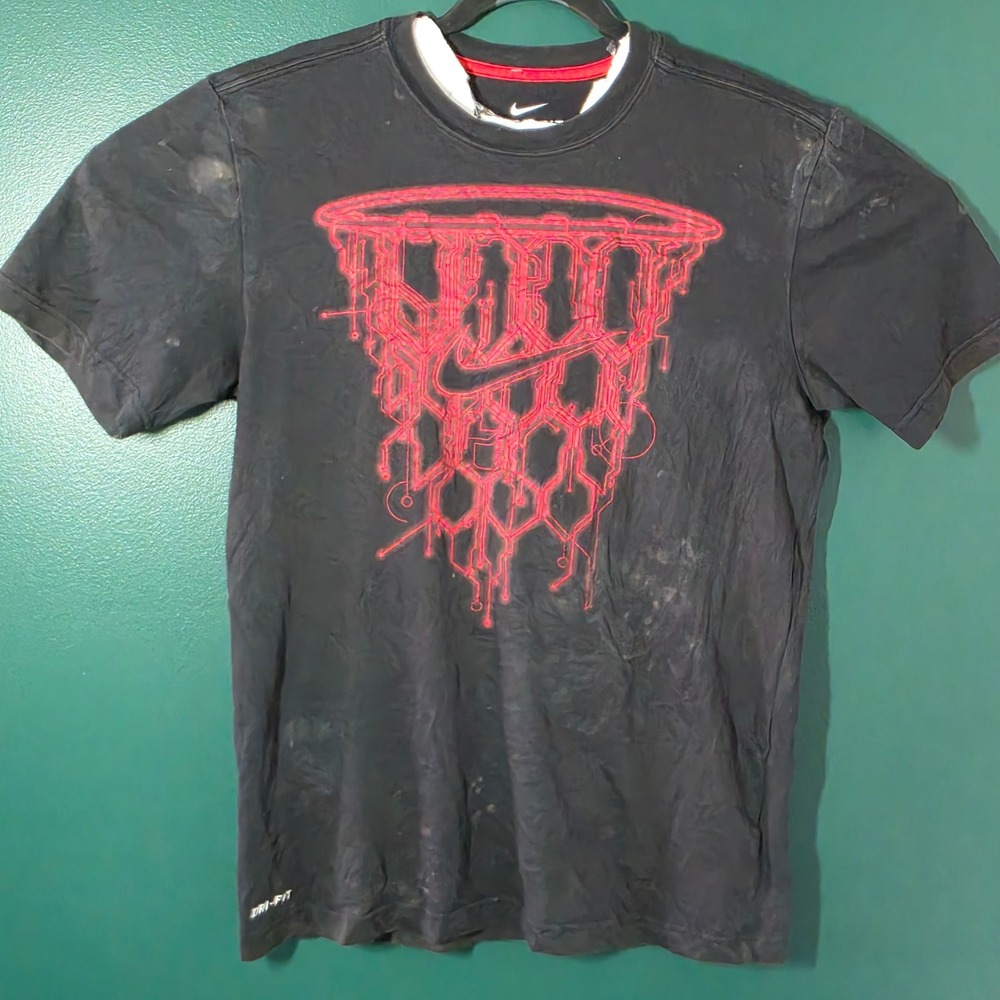 Nike Dri-FIT Mens Black Basketball Hoop Graphic T-Shirt Distressed Red Swoosh